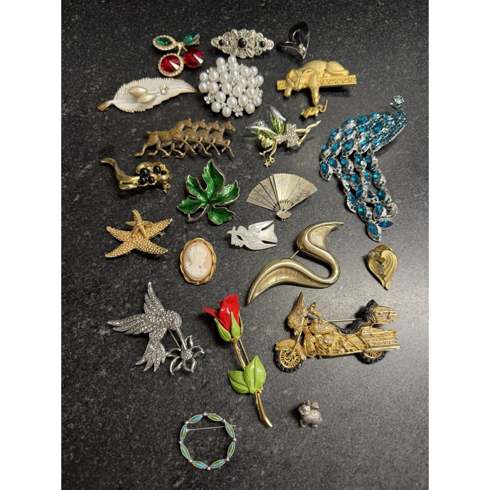 Vintage Brooch Pin Lot 22 Pc JJ Jonette Cat Peacock Rhinestone Enamel Figural